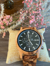 Laden Sie das Bild in den Galerie-Viewer, Holzuhr Armbanduhr aus Holz 1010-1-1
